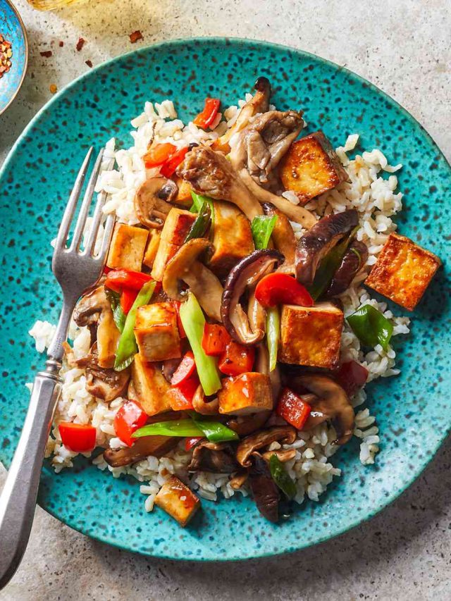 Mushroom-Tofu-Stir-Fry-f786049bdfe940a1808406af0f2ee2a3